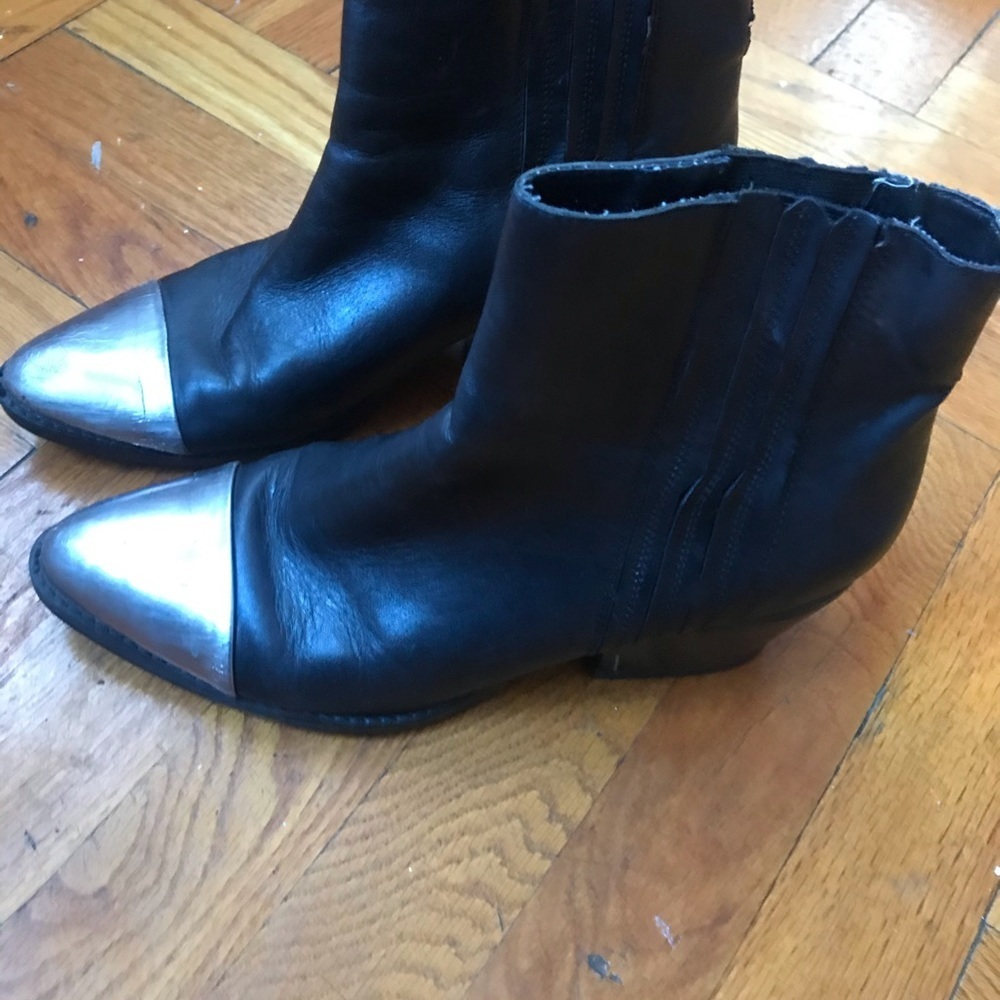Kenneth Cole Black Leather Silver Tip Booties Size 8 - Picture 3 of 5